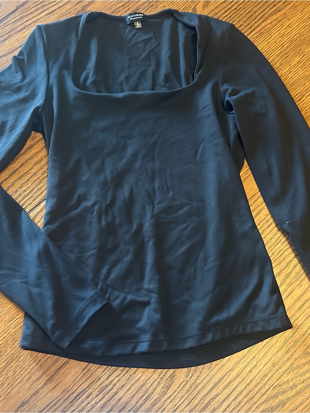 Buckle Black Shapewear Square Neck Long Sleeve Tee
